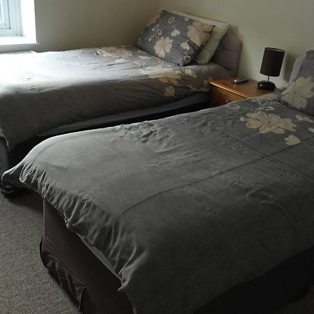 Hikers And Bikers Bed and Breakfast Hadfield Habitación foto
